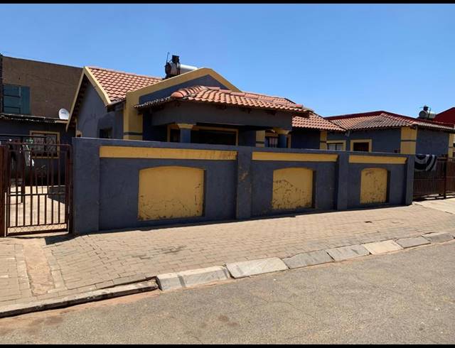 6 BEDROOM HOUSE FOR SALE IN ILILIBA